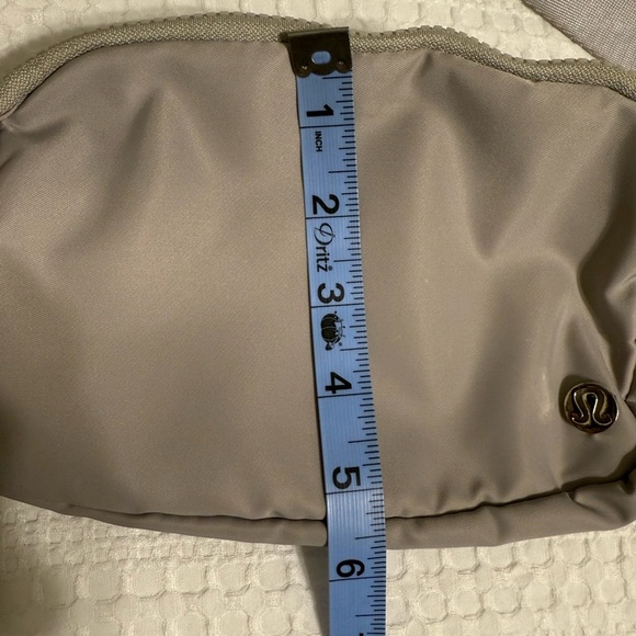 Lululemon Athletica Gray Belt Bag with Adjustable Strap - Picture 10 of 11